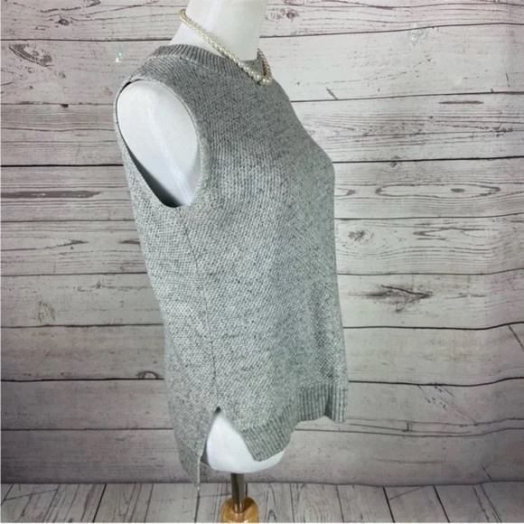 Ann Taylor LOFT Gray Knit Sleeveless Sweater - Picture 4 of 5